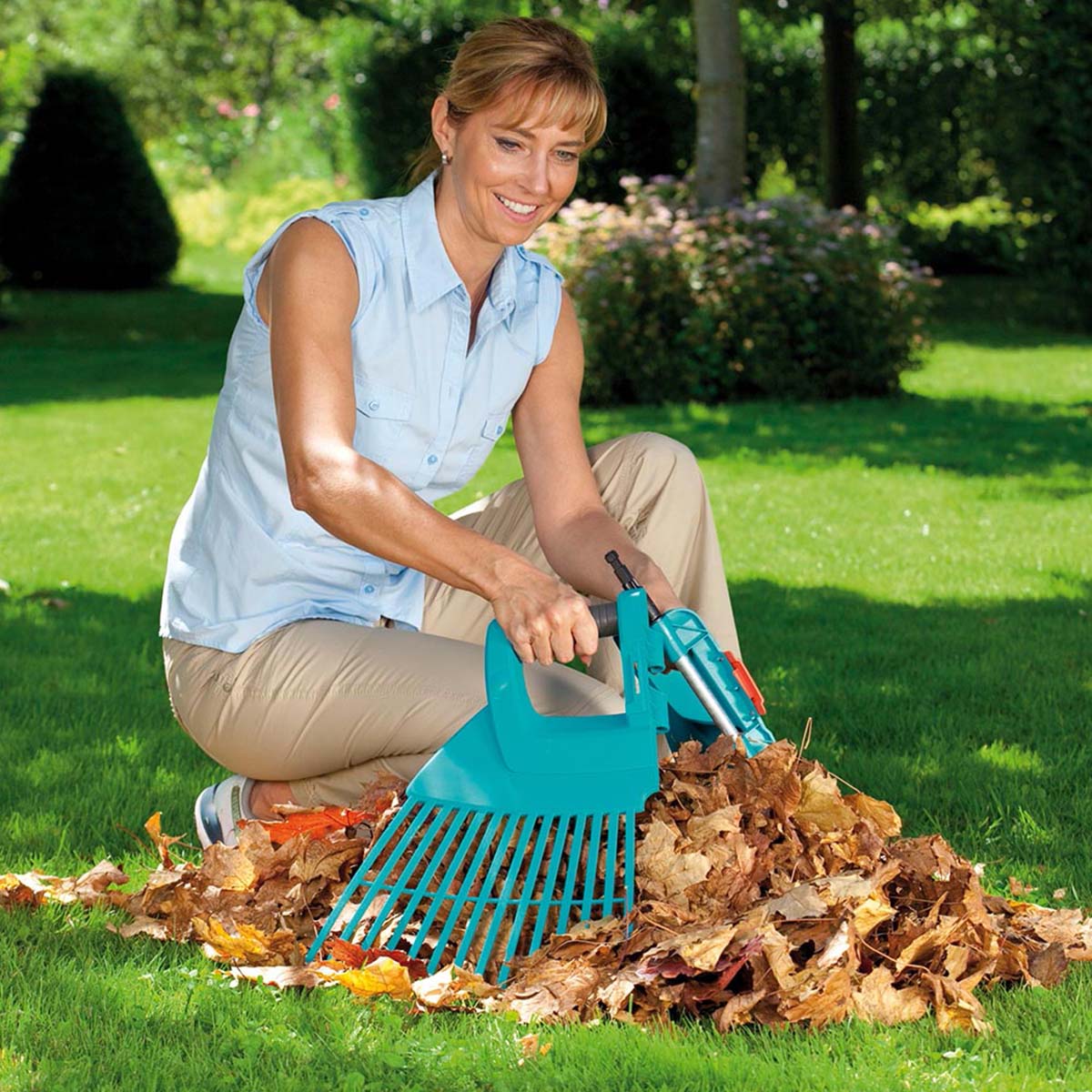 GARDENA 03107-20 Scopa A Ventaglio In Plastica XXL Vario - Blu/Arancio/Nero