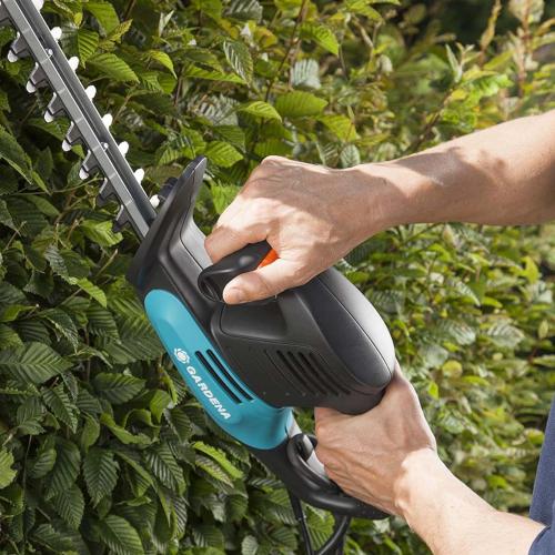 Máy cắt tỉa hàng rào chạy điện Gardena 09832-20