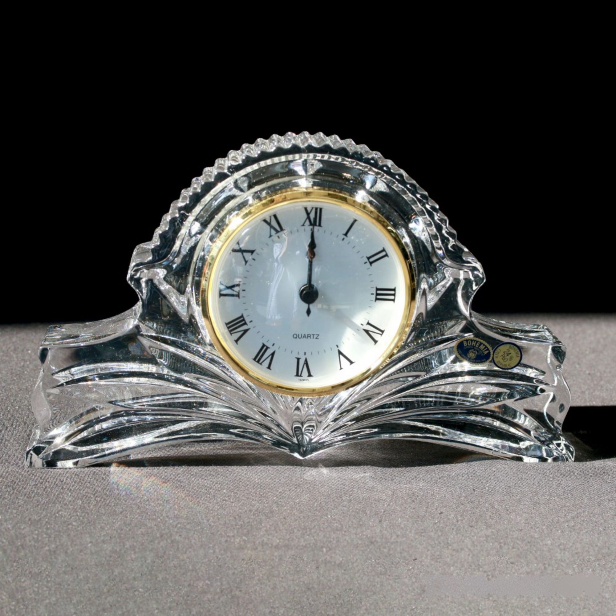 Đồng hồ pha lê cao cấp để bàn Bohemia (cao 16cm x ngang 27cm) - SX tại Séc