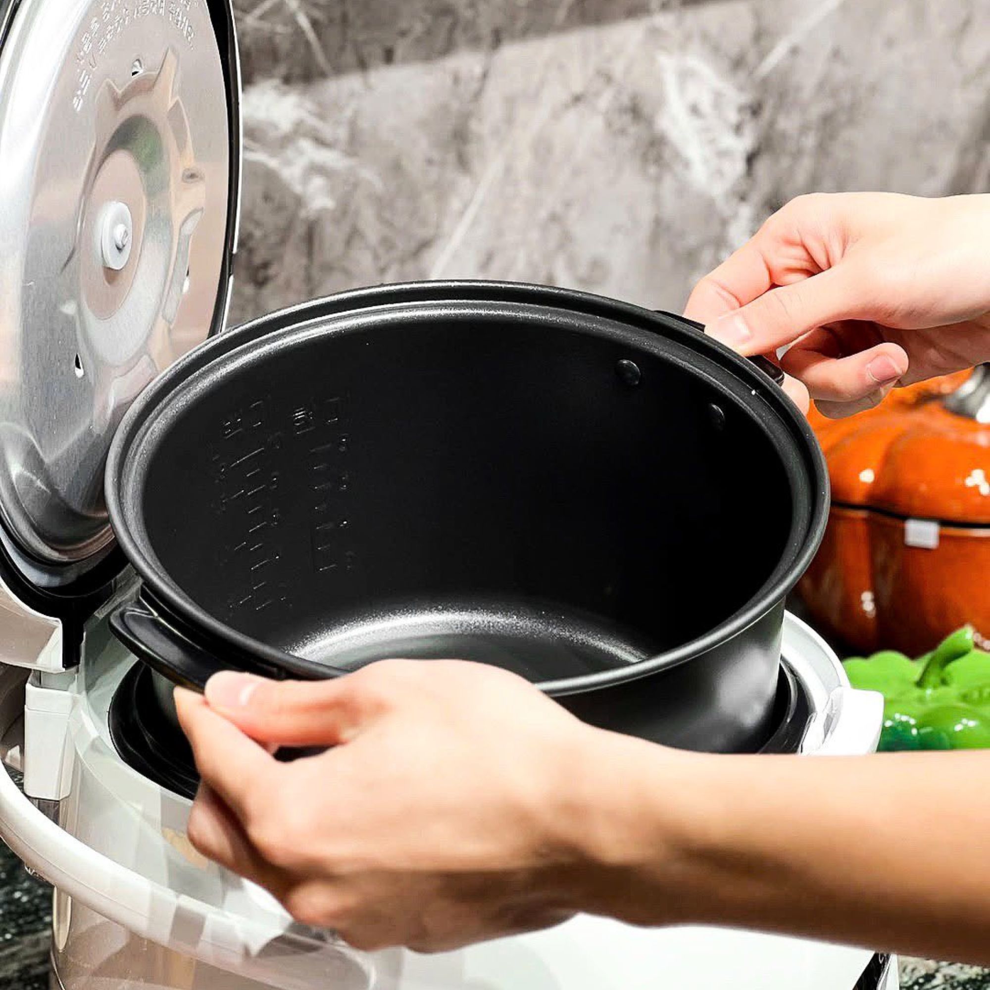 Nồi Cơm Cơ Cuckoo CR-1055B 1 8L Chính Hãng Công Nghệ 3D Chống Dính Tốt