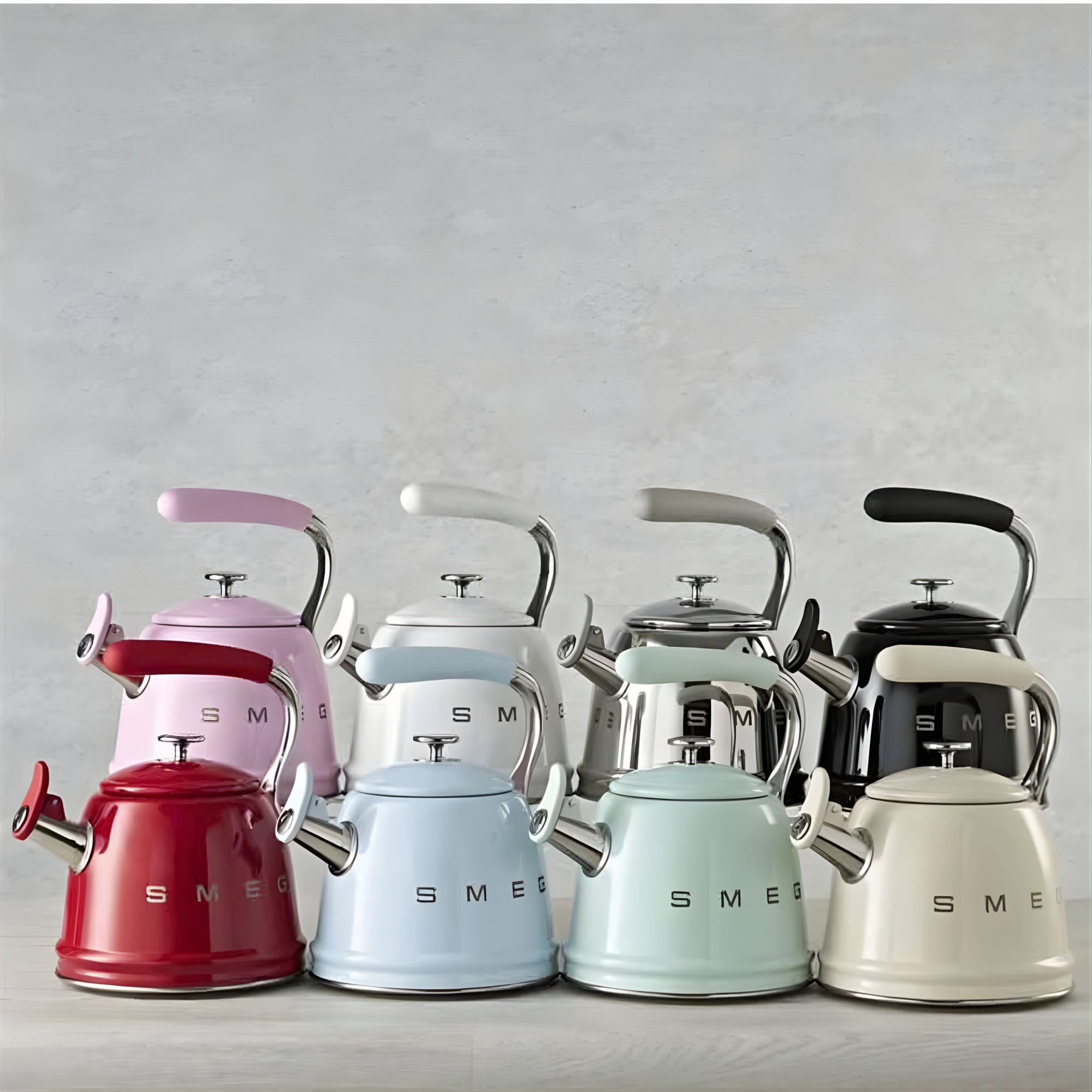 Ấm Đun Bếp Từ SMEG 2 3L Có Còi - Điểm Nhấn Cổ Điển Cho Không Gian Bếp Hiện Đại