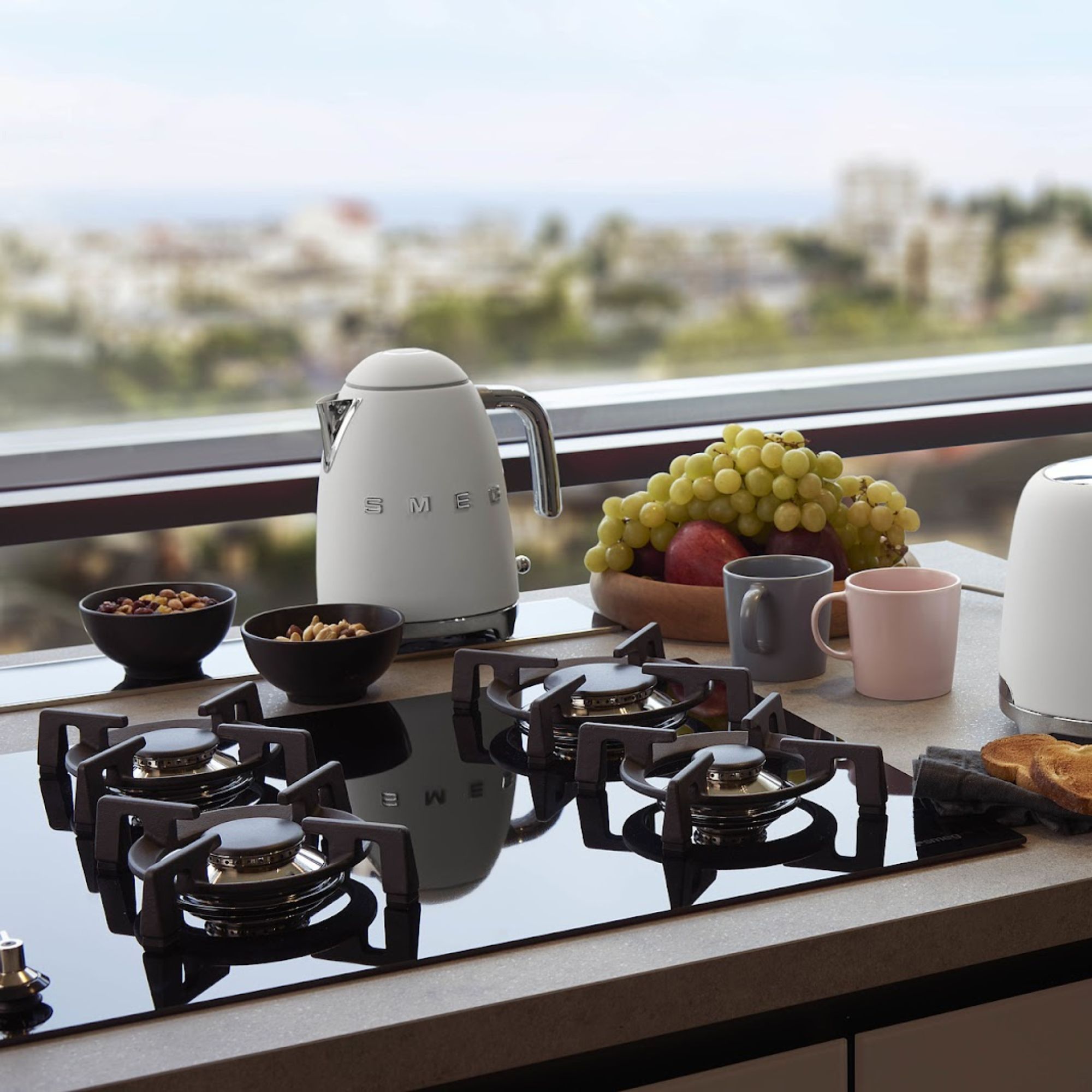 Ấm Siêu Tốc SMEG KLF03 - Kiệt Tác Nghệ Thuật Vượt Thời Gian Cho Gian Bếp