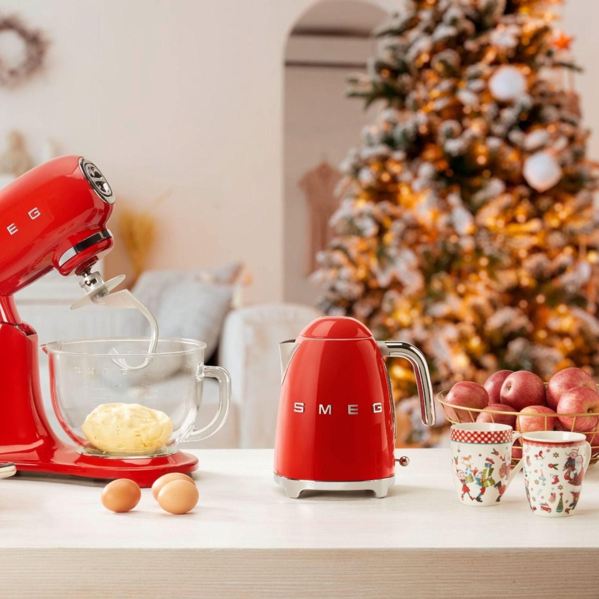 Ấm Siêu Tốc SMEG KLF03 - Kiệt Tác Nghệ Thuật Vượt Thời Gian Cho Gian Bếp