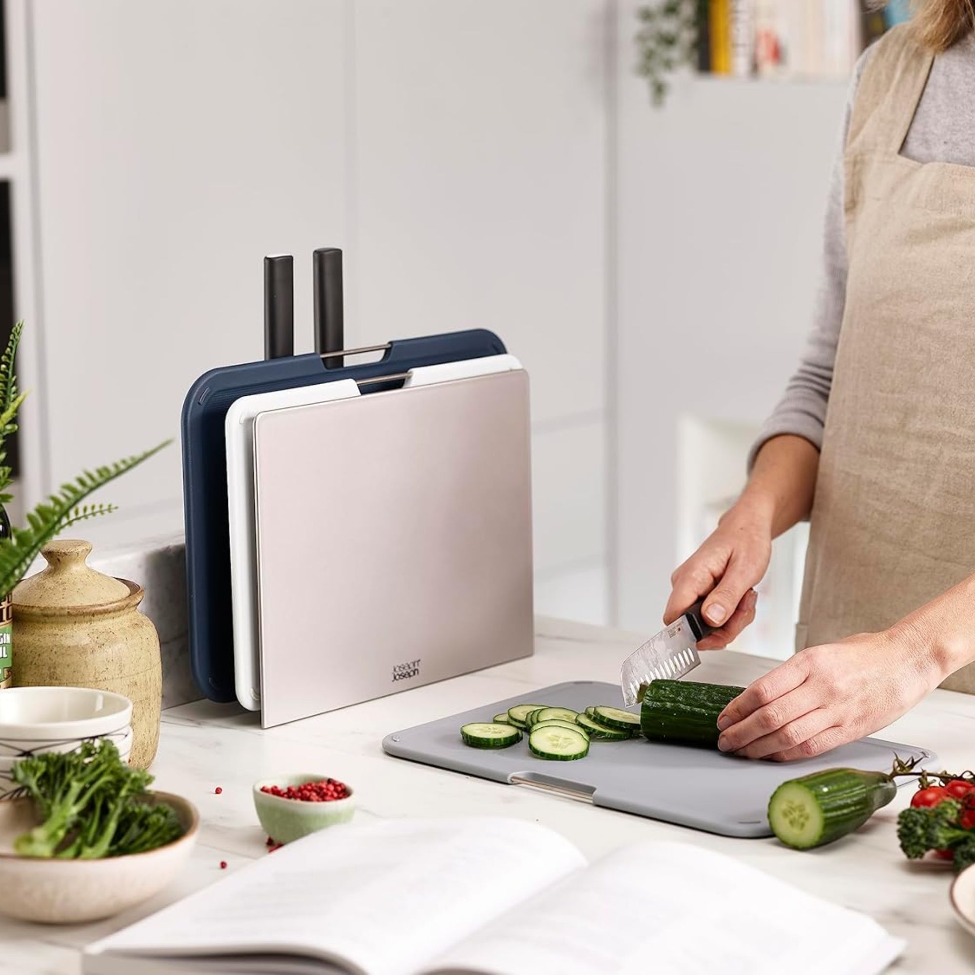 Bộ Thớt Kèm Dao Joseph Joseph 60194 - Giải Pháp Hoàn Hảo Cho Không Gian Bếp Hiện Đại