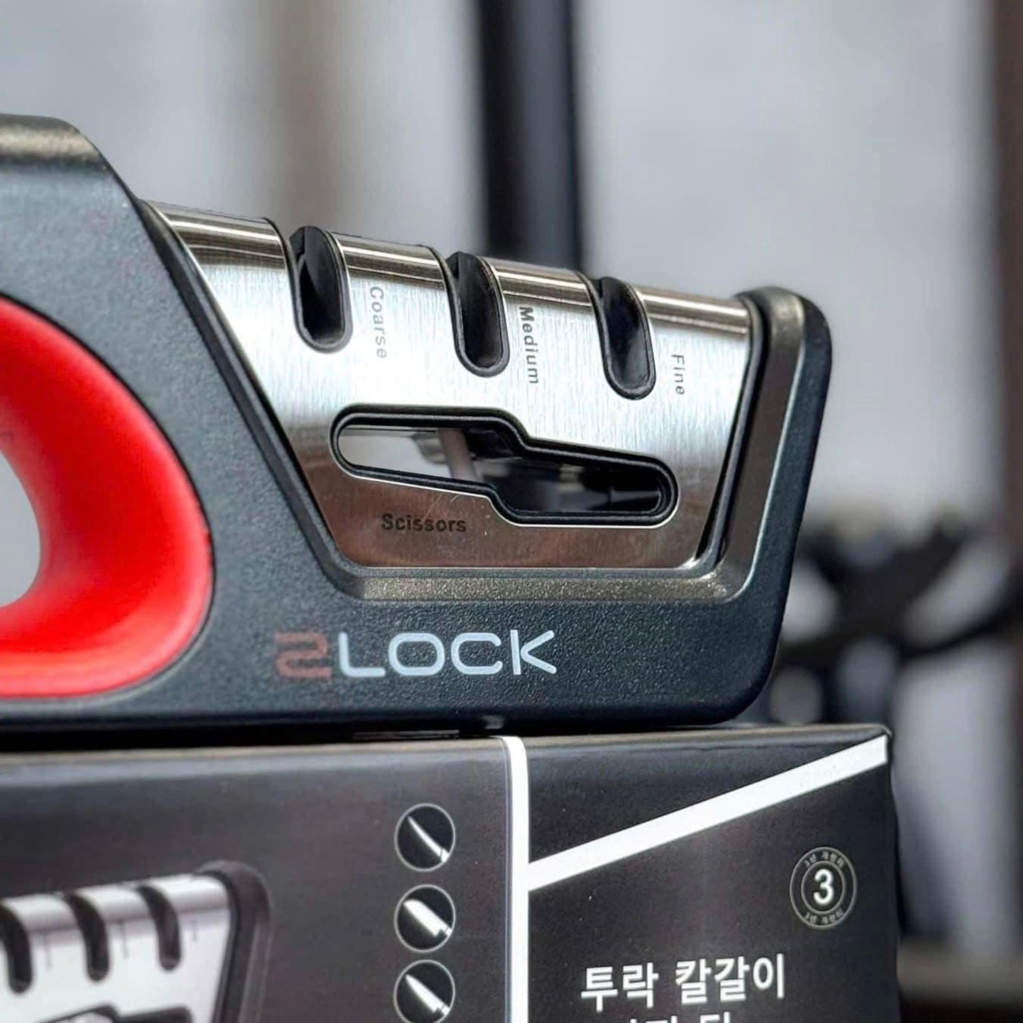 Dụng Cụ Mài Dao Kéo 2 In 1 2Lock Korea - Công Nghệ Phục Hồi Lưỡi Cắt Chuyên Sâu