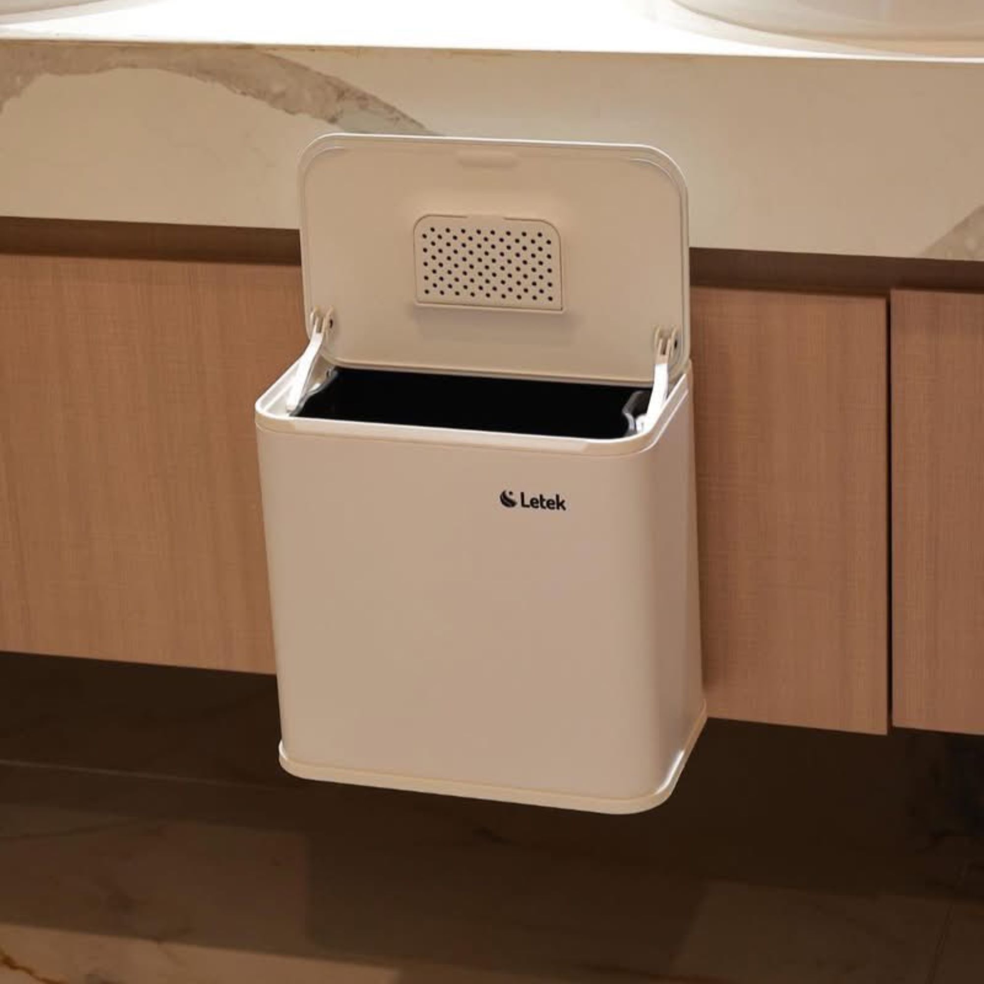 Thùng Rác Treo Tủ Để Bàn Letek LC05 5L - Giải Pháp Không Gian Hoàn Hảo