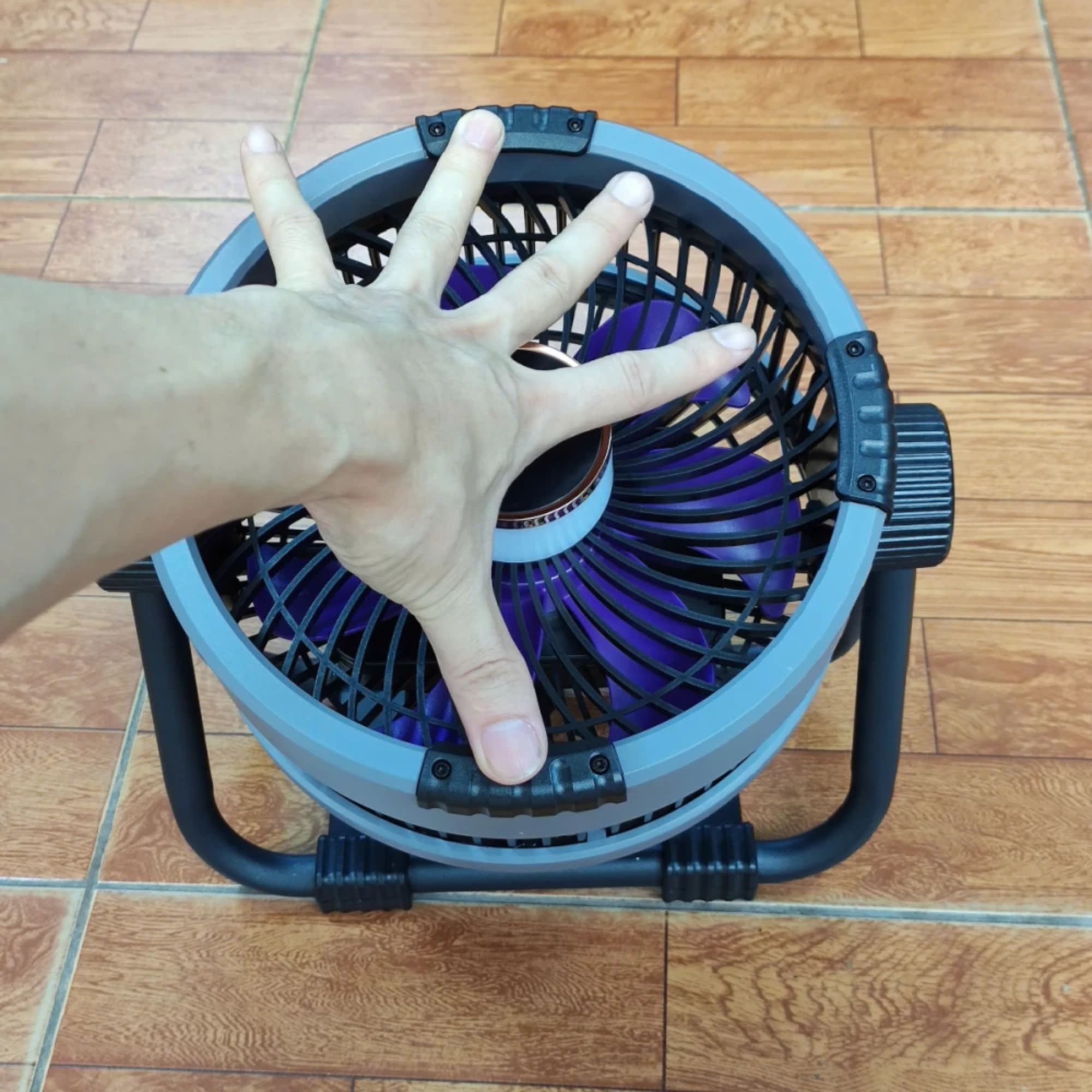 Quạt Tích Điện Tuần Hoàn Tiross TS2285 - Giải Pháp Làm Mát Toàn Diện