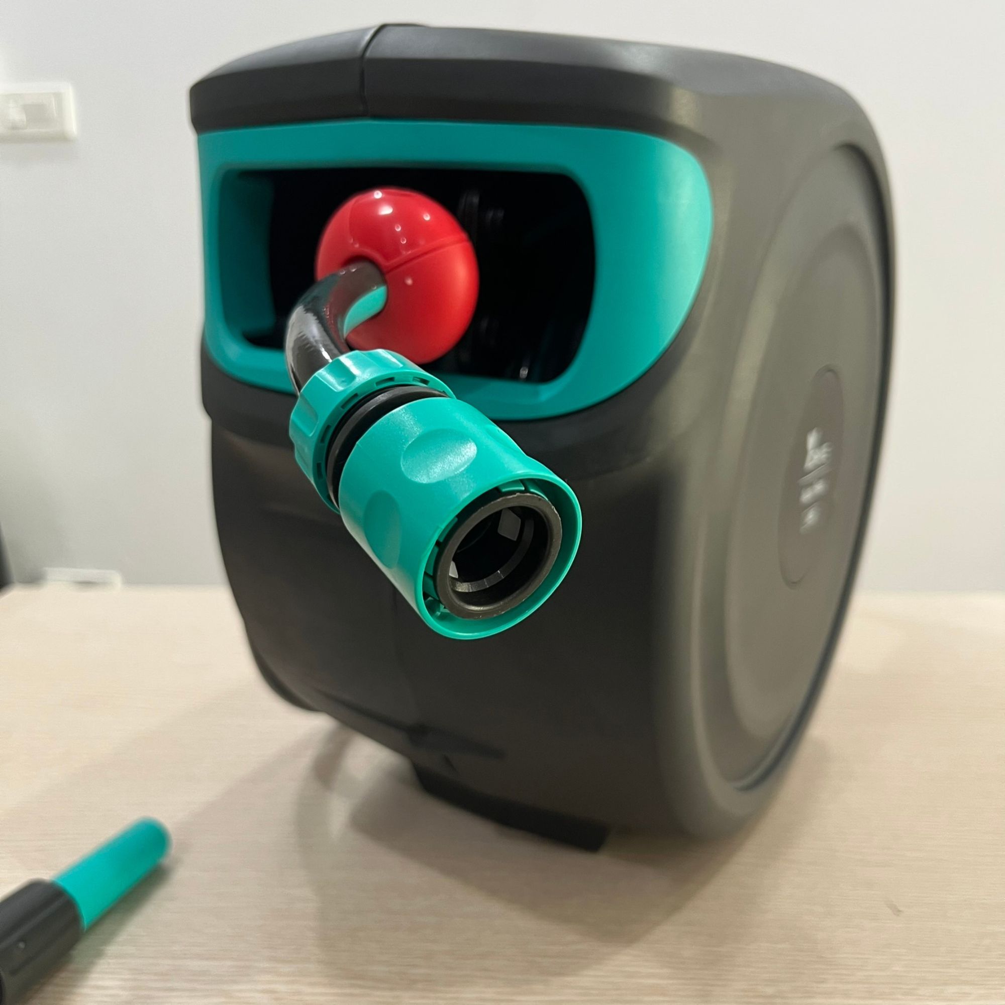 Bộ Rulo Vòi Tưới Tự Thu DAYE 15m - Giải Pháp Chăm Sóc Sân Vườn Tiện Ích Toàn Diện